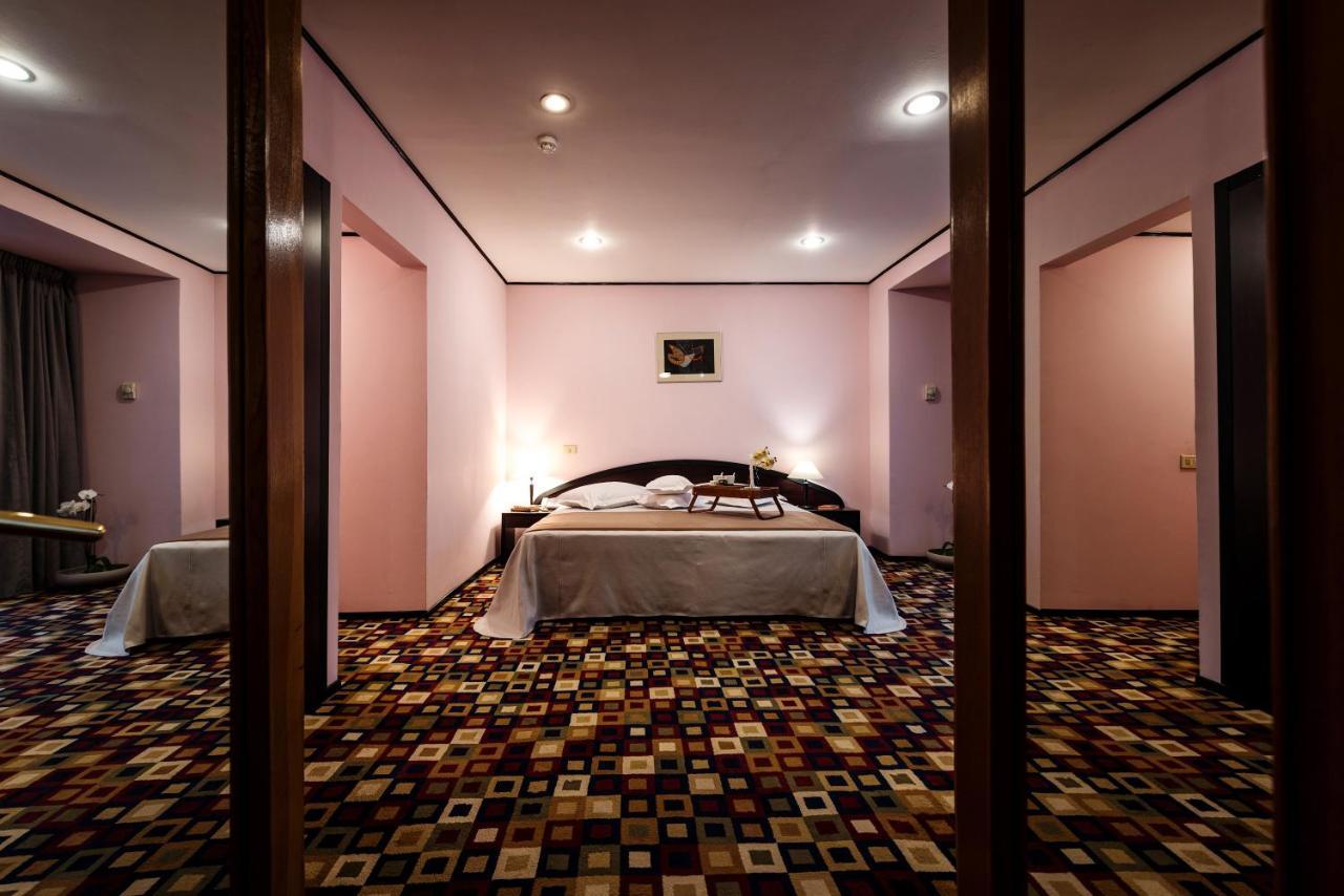 Hotel Mara Sinaia Kültér fotó